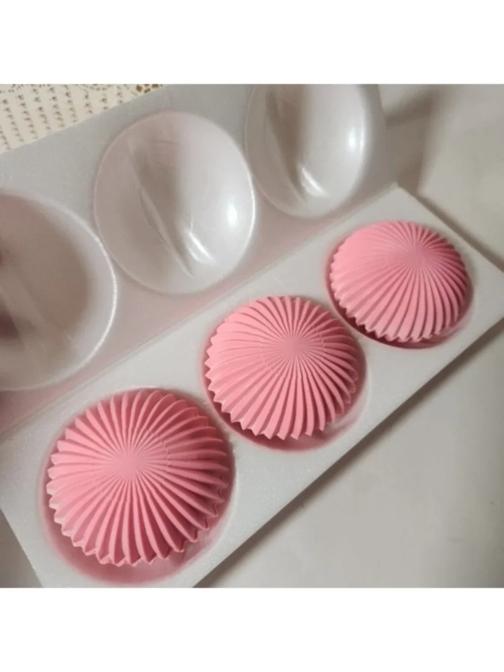 Vintage Avon Sonnet 3 Perfumed Soaps Set Pink Molded Sunburst Decorative New Box
